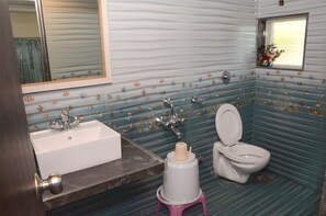 Bathroom - Shanti Villa (Mahabaleshwar)