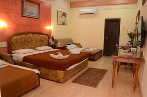 Room - Shanti Villa (Mahabaleshwar)