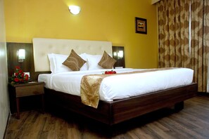 In-room safe, soundproofing, iron/ironing board, free WiFi - Mango Hotels Nagpur (Nagpur)