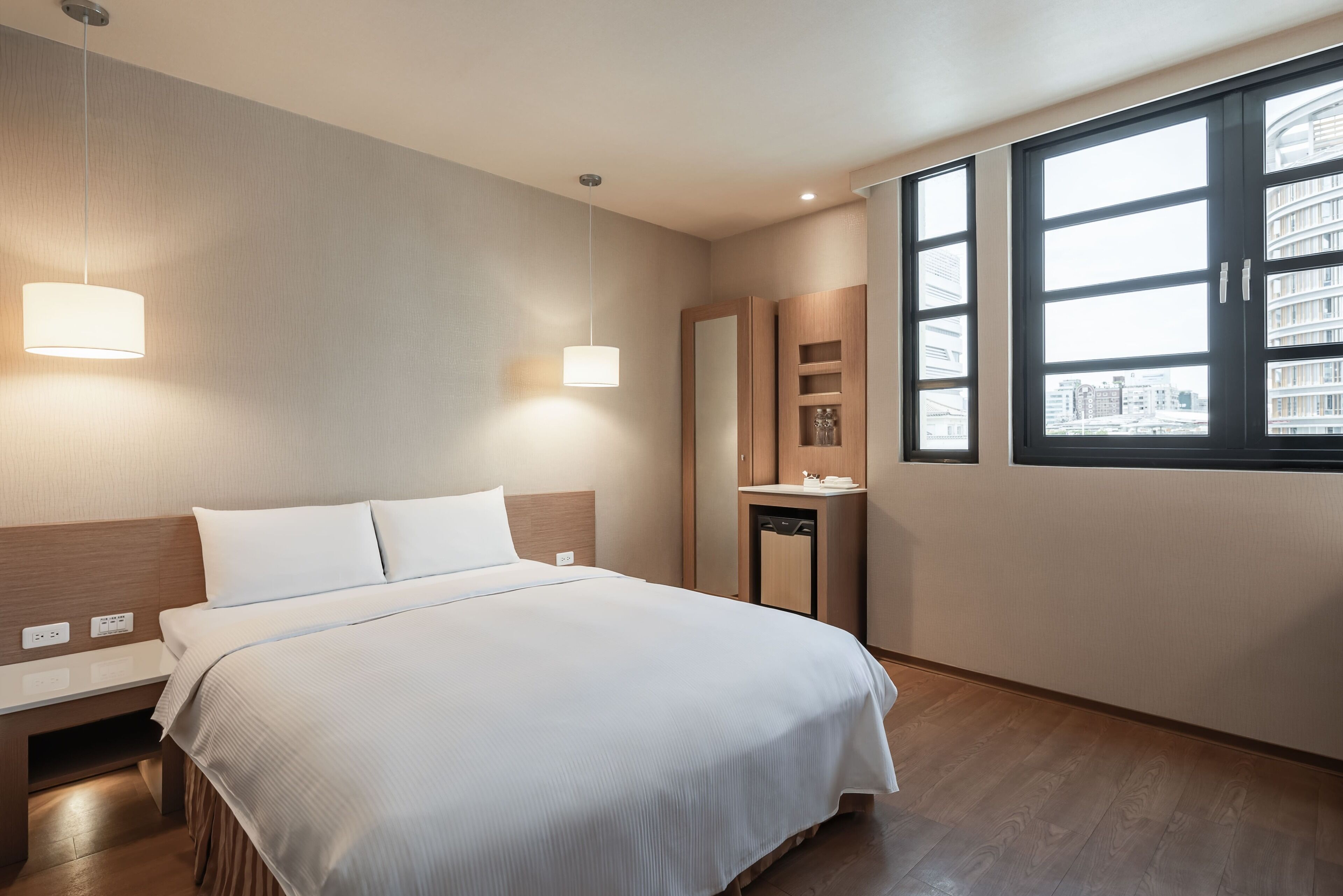 business double room | 1 bedroom, down duvets, desk, blackout curtains