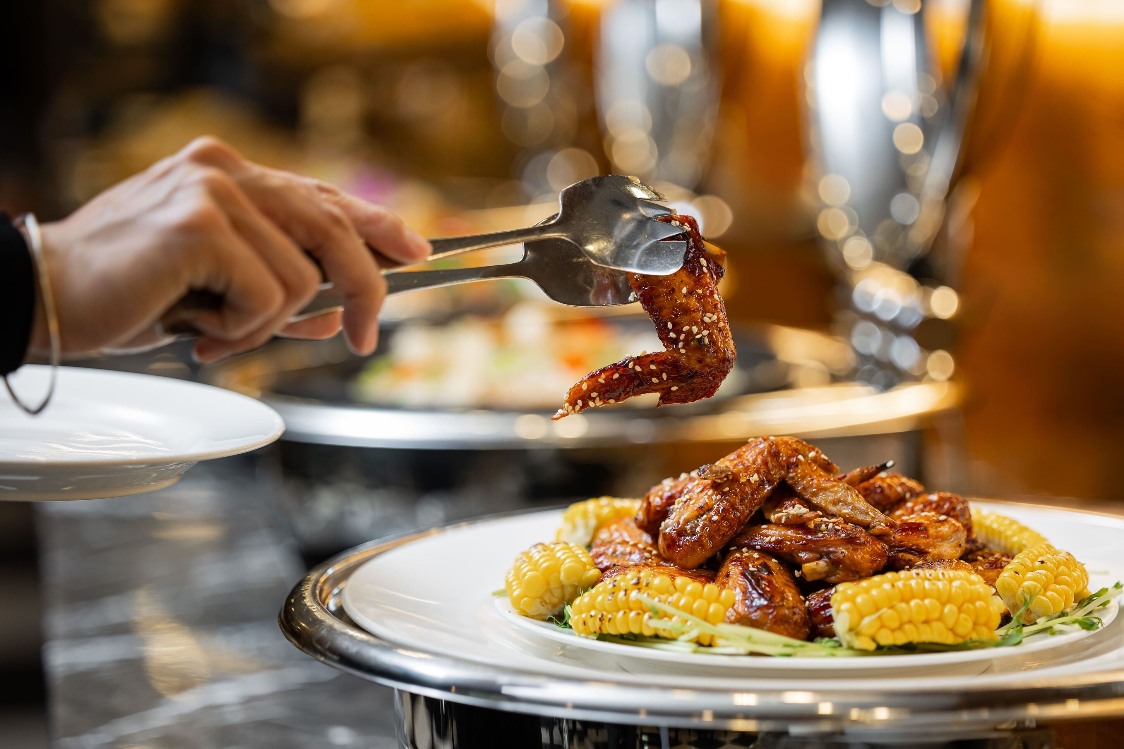 daily buffet breakfast (twd 380 per person)