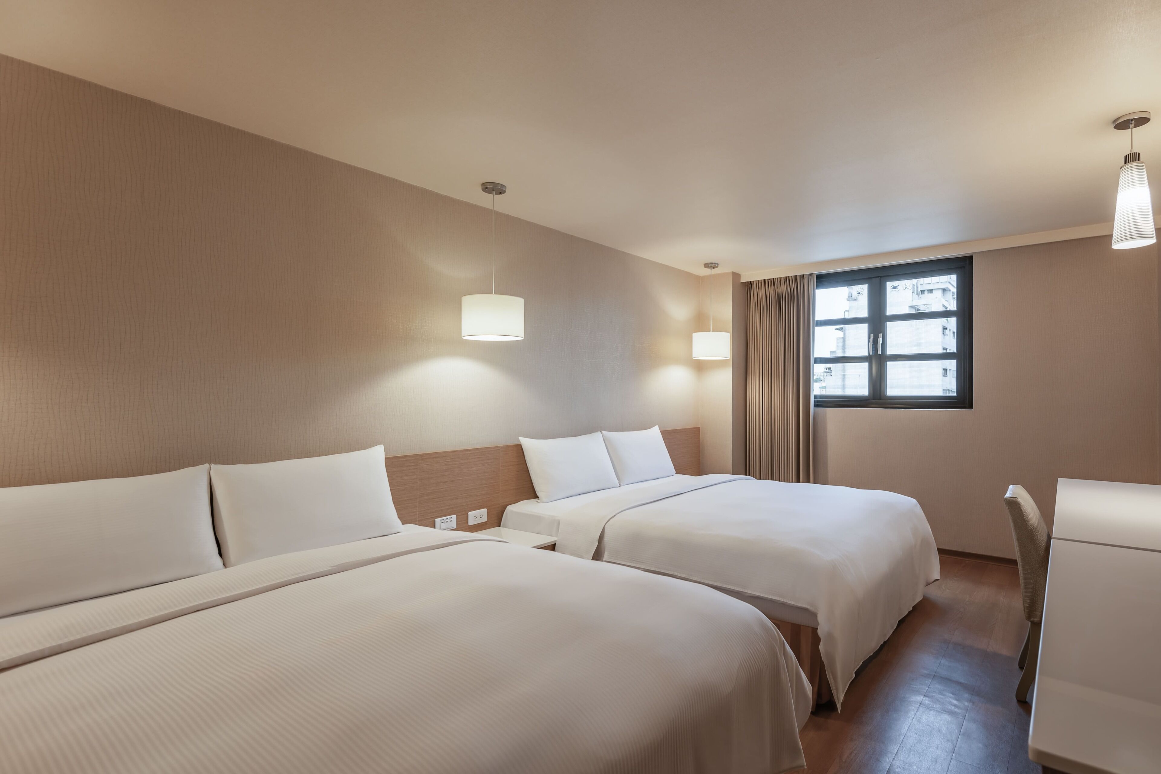 quadruple room | 1 bedroom, down duvets, desk, blackout curtains