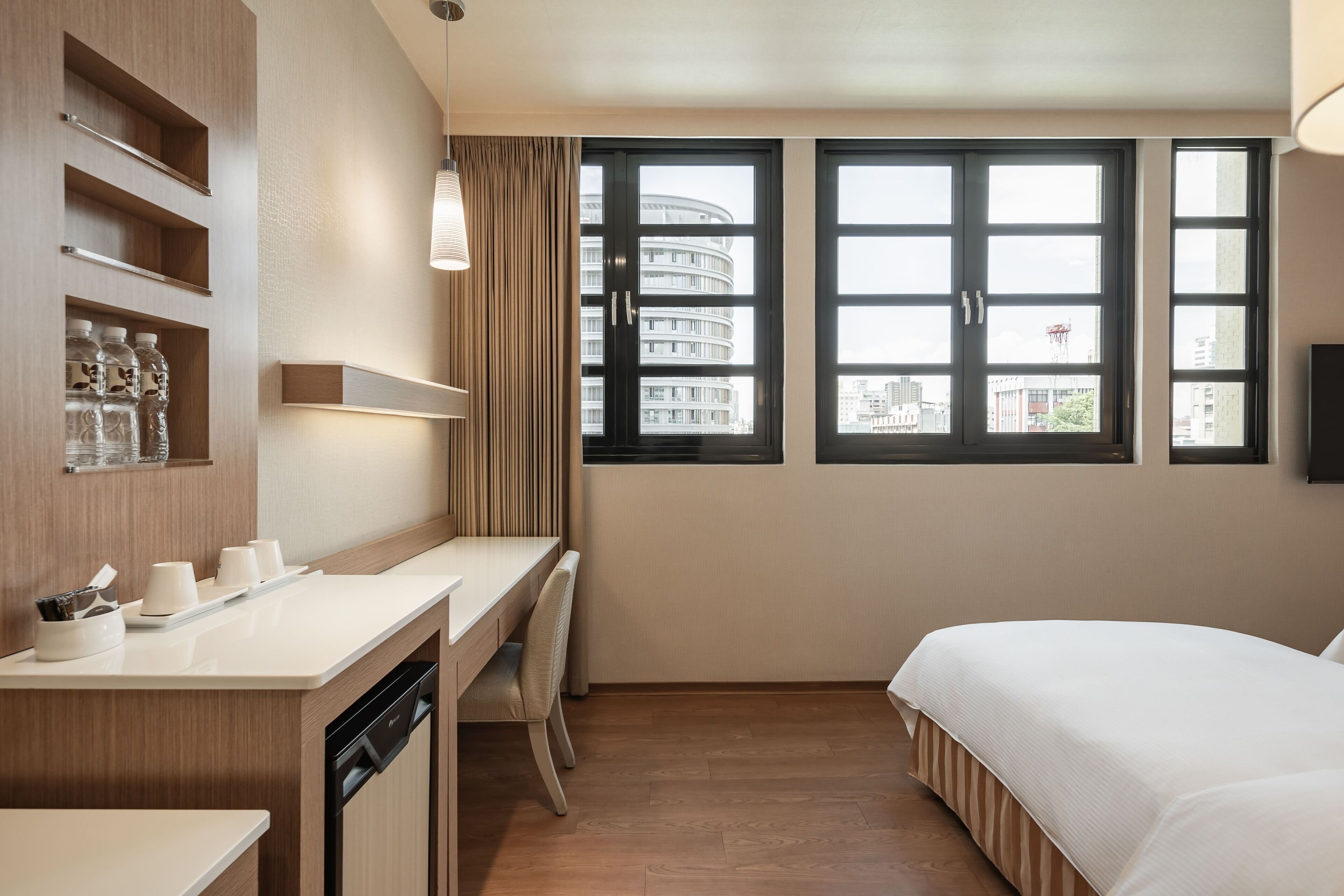 elite triple room | living area | 47-inch led tv with cable channels, tv