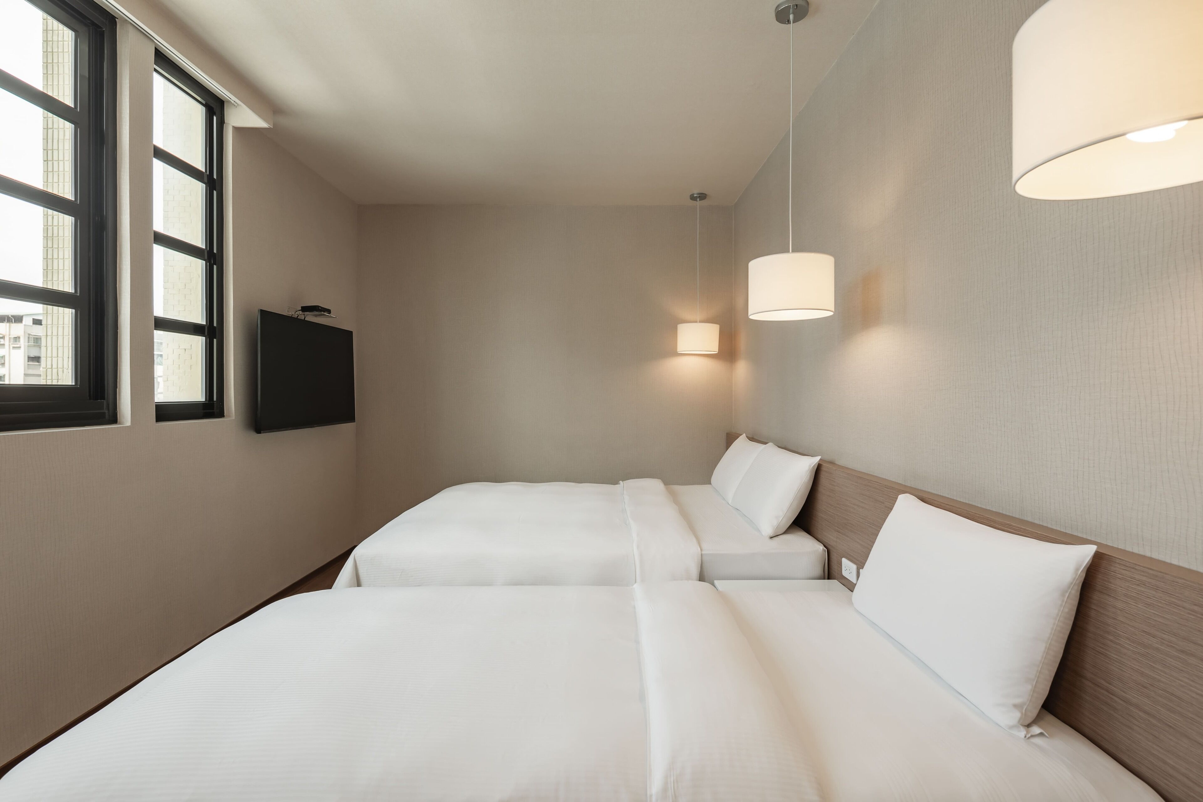 elite triple room | 1 bedroom, down duvets, desk, blackout curtains