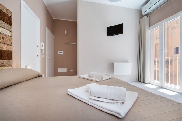 Cots/infant beds, free WiFi