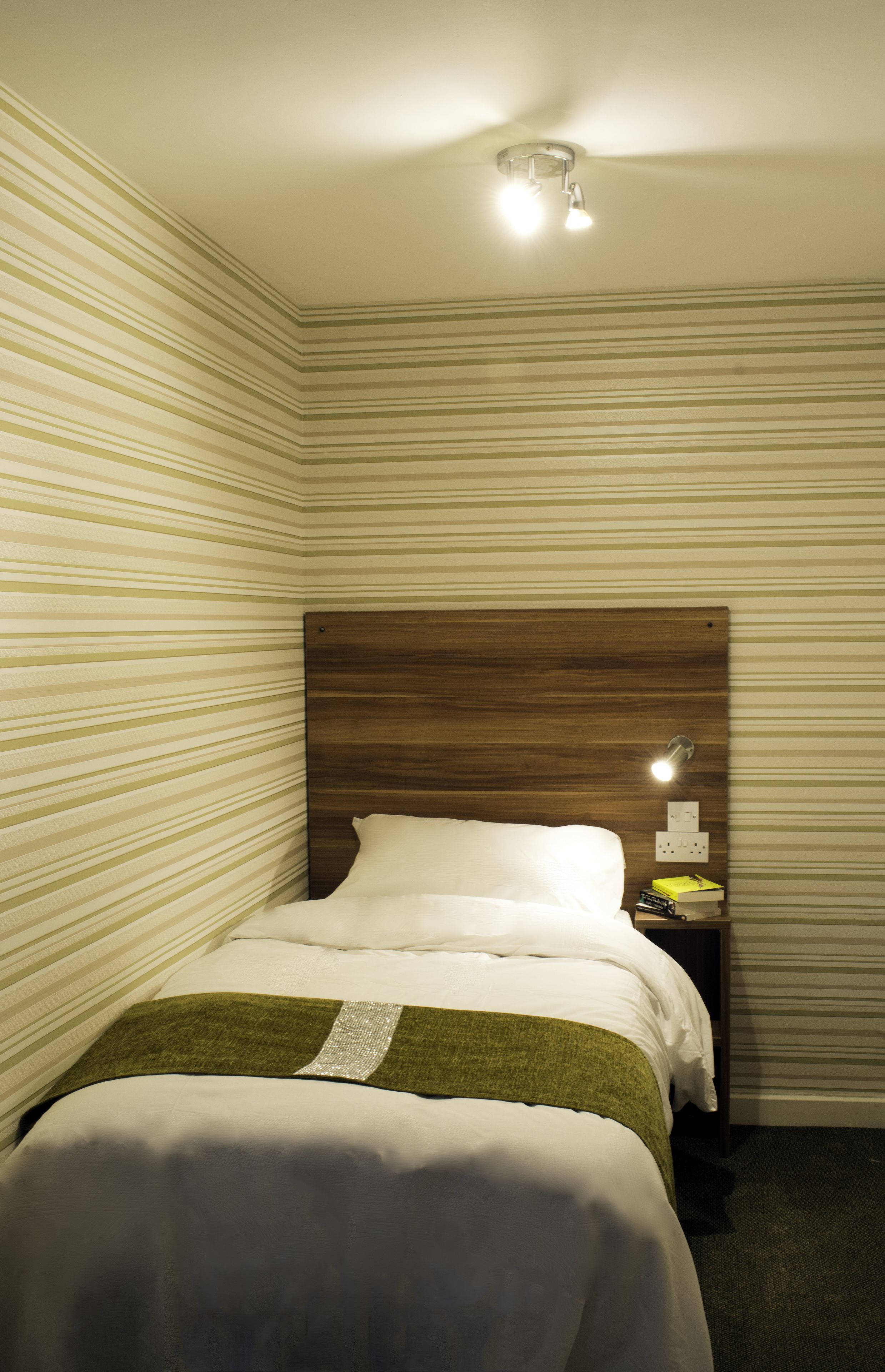 standard twin room | desk, iron/ironing board, free wifi