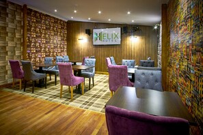 Family Room | Desk, iron/ironing board, free WiFi - Helix Hotel (Grangemouth)