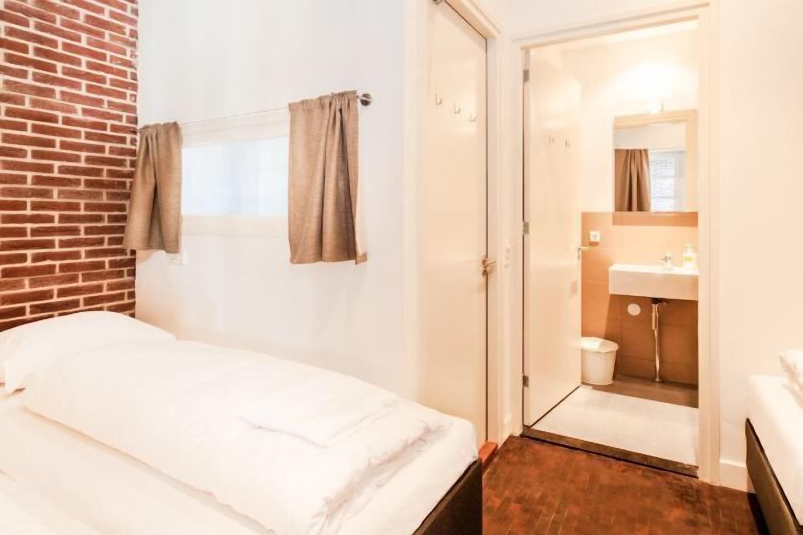 免费 WiFi、床单