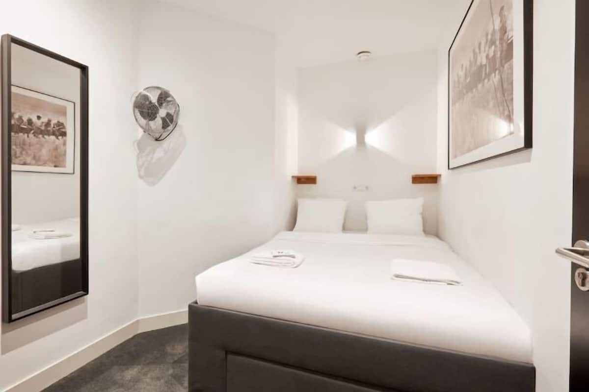 Free WiFi, bed sheets