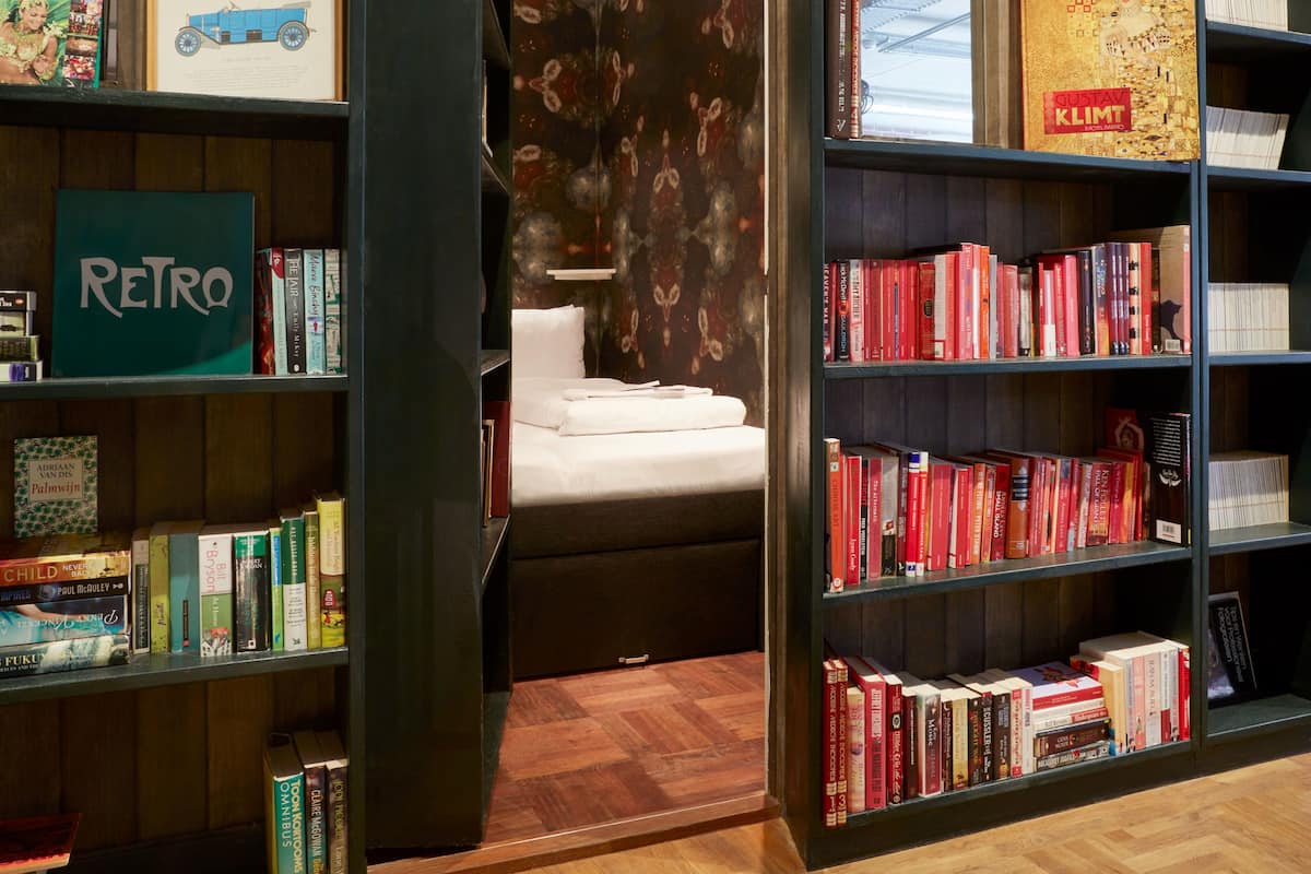 Economy Room, 1 Double Bed, Shared Bathroom (Secret Bookcase S)
