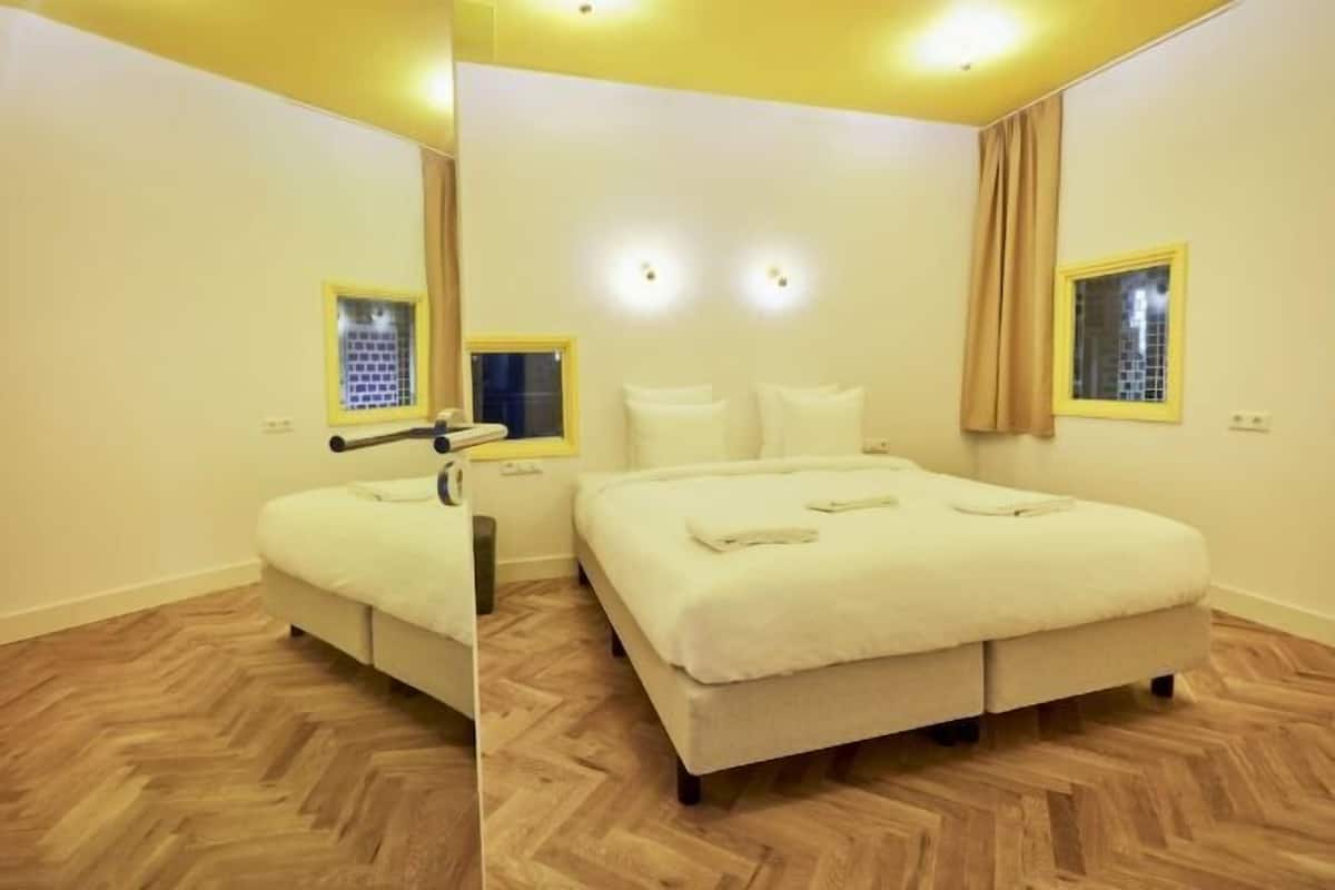 Free WiFi, bed sheets
