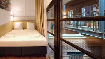 Free WiFi, bed sheets