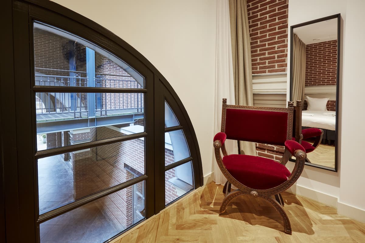 The Sun Room, Shared Bathroom