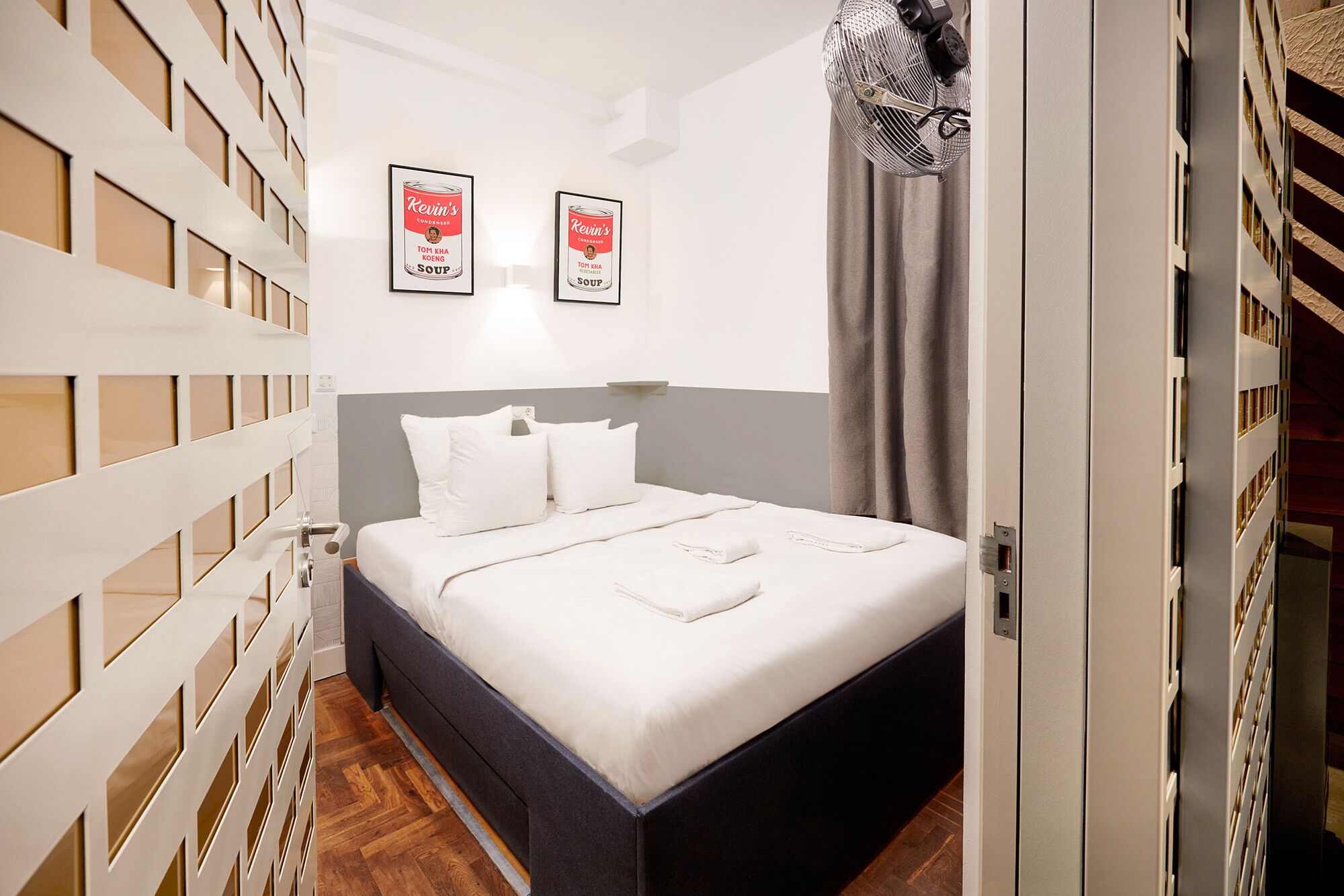 Chambre Double, salle de bains attenante (Sin City Ground Floor) | Wi-Fi gratuit, draps fournis