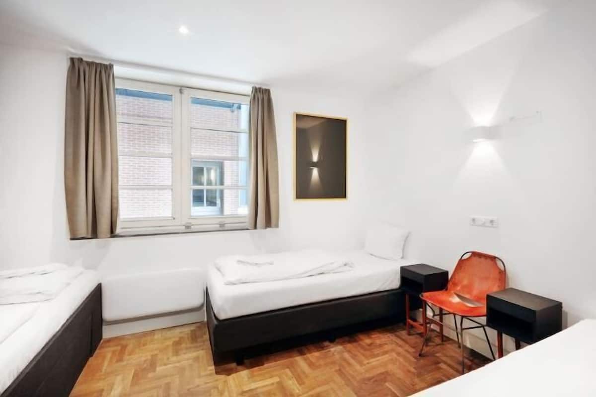 Free WiFi, bed sheets