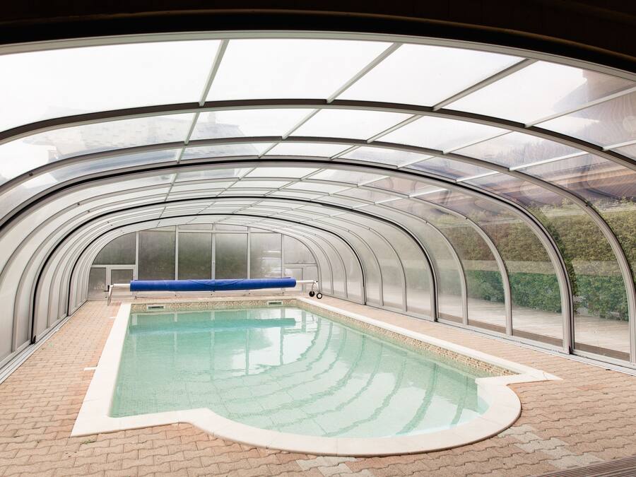 Hồ bơi trong nhà, hồ bơi ngoài trời phục vụ theo mùa