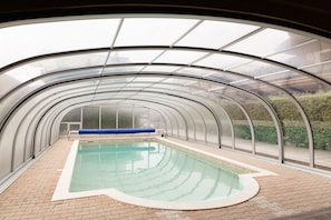 Innenpool, Außenpool (je nach Saison geöffnet)