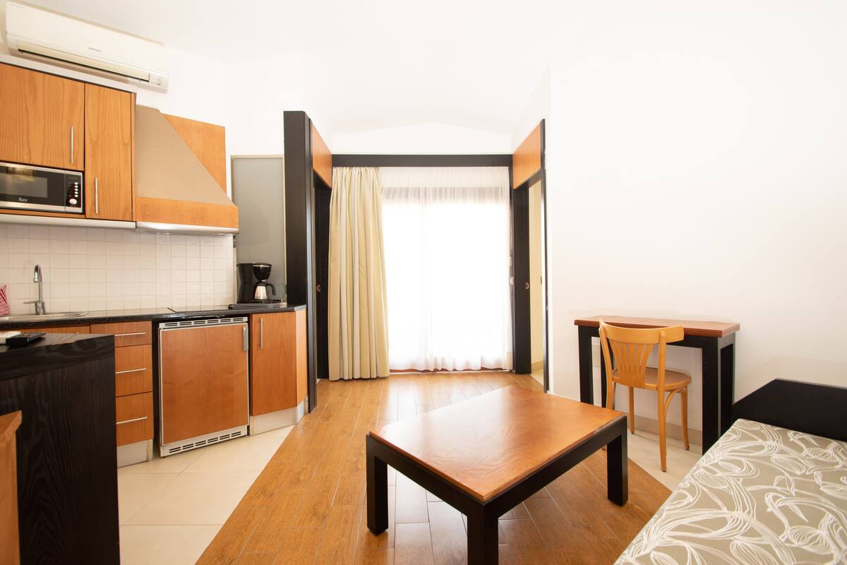 fridge, microwave, coffee/tea maker, electric kettle