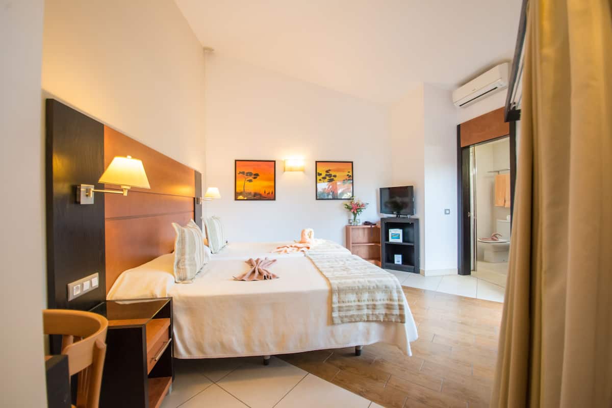 romantic suite | 1 bedroom, desk, soundproofing, wifi