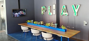 Coin salon dans le hall