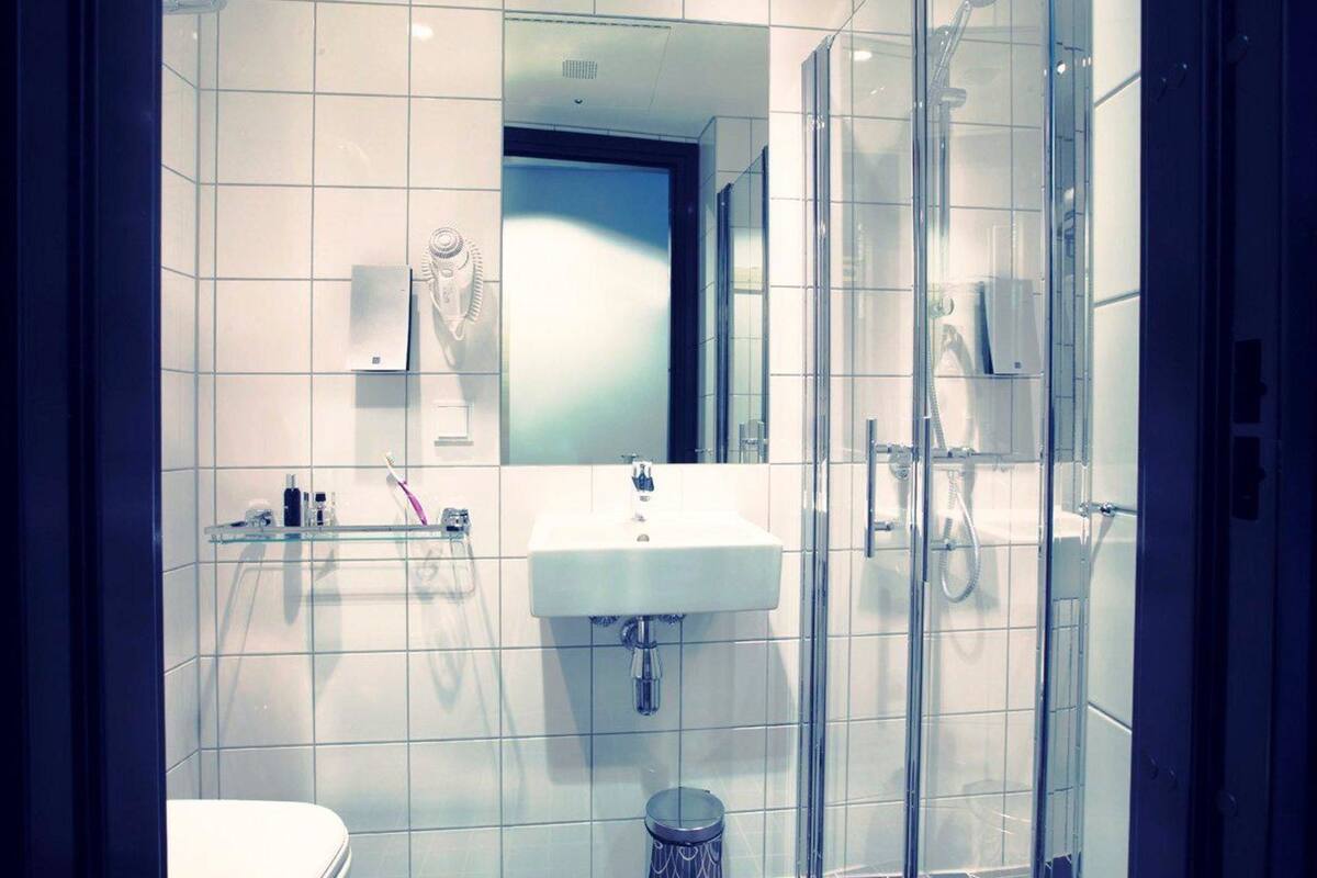 room (compact double) | 1 bedroom, hypo-allergenic bedding, desk, blackout curtains