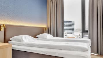 Phòng Tiêu chuẩn, 2 giường đơn | Bộ đồ giường kháng dị ứng, bàn, màn/rèm cản sáng, bộ trải giường