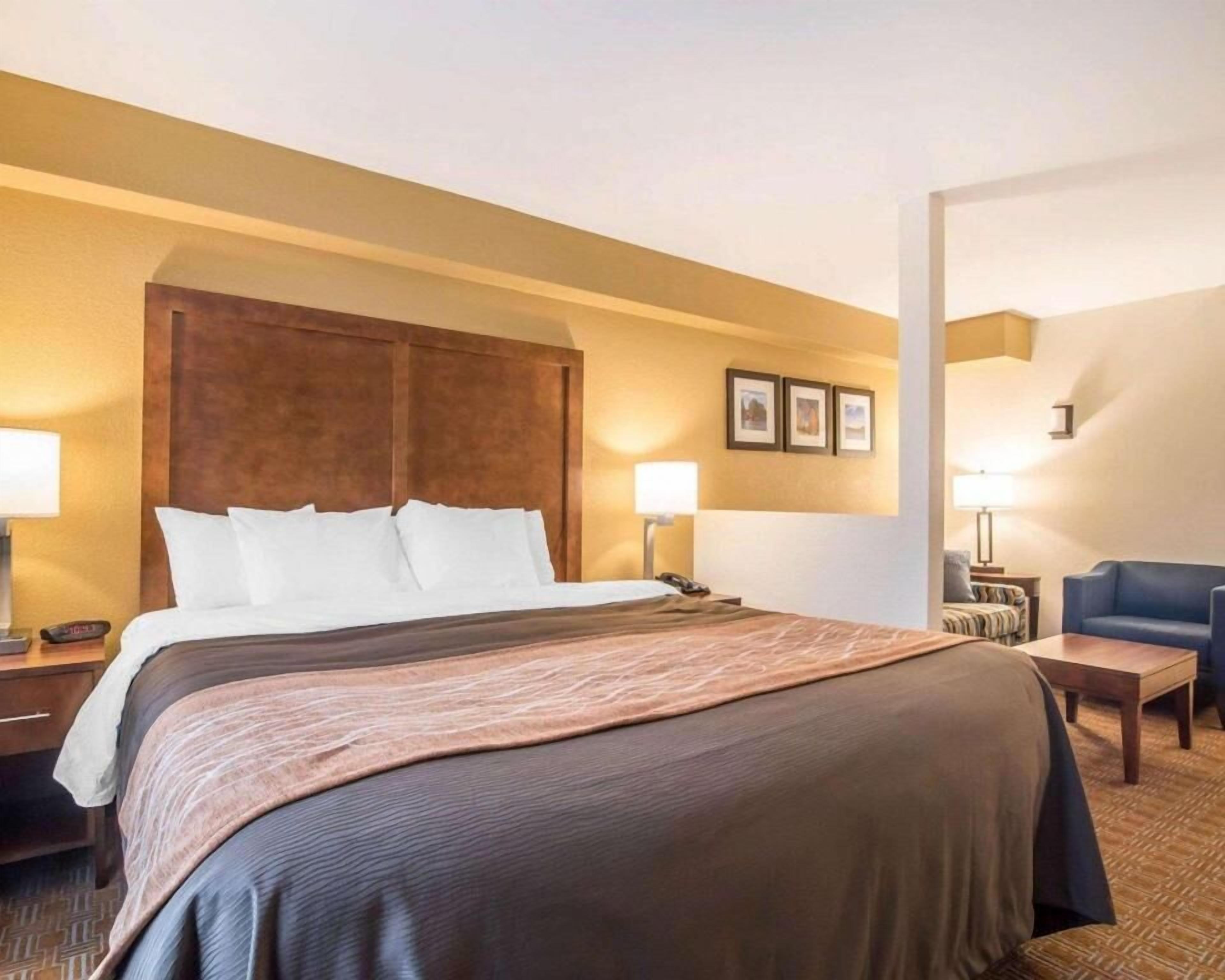 Desk, blackout drapes, iron/ironing board, free WiFi