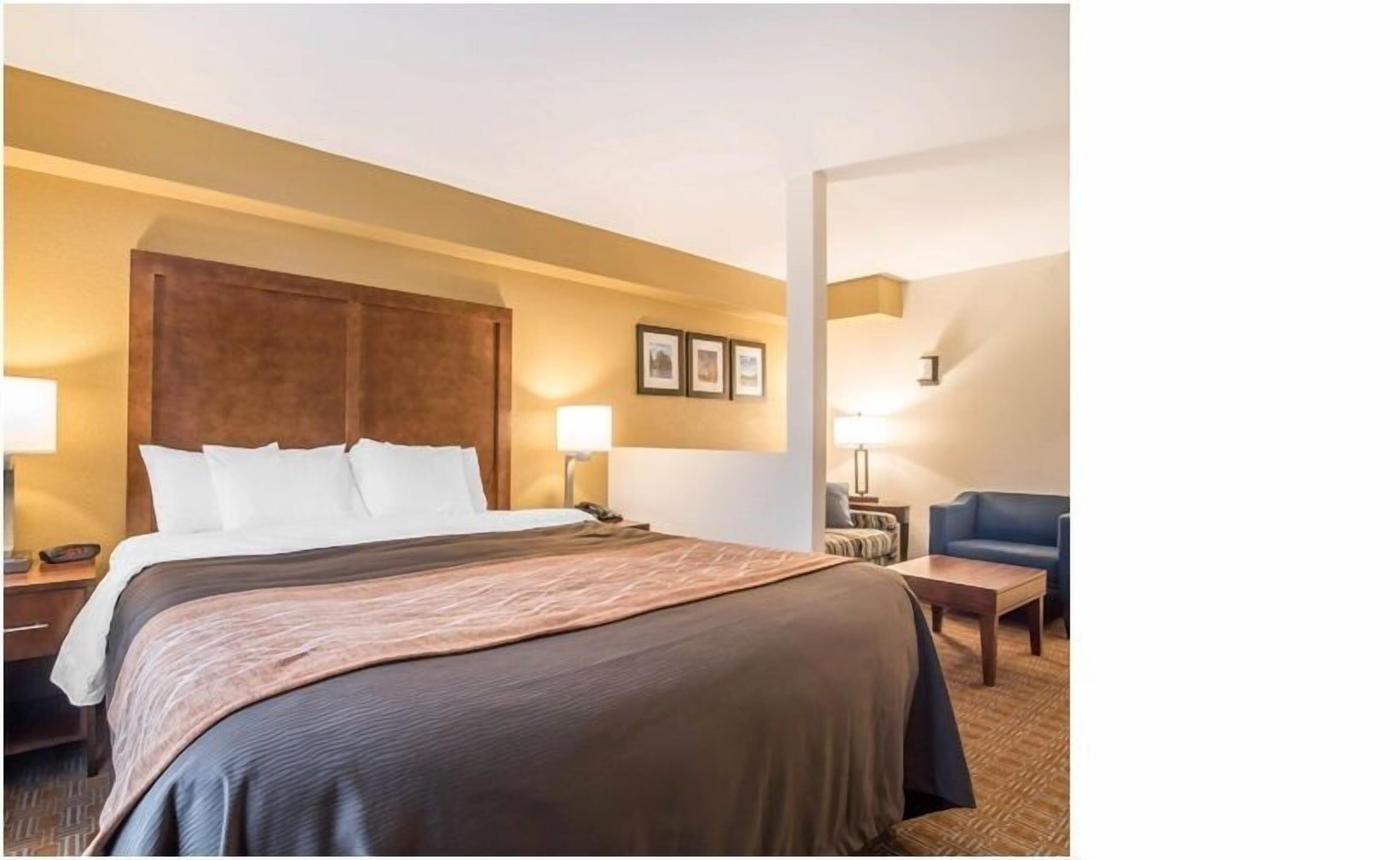 Desk, blackout drapes, iron/ironing board, free WiFi