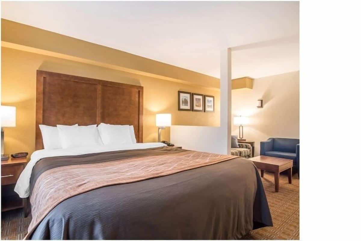 Desk, blackout drapes, iron/ironing board, free WiFi