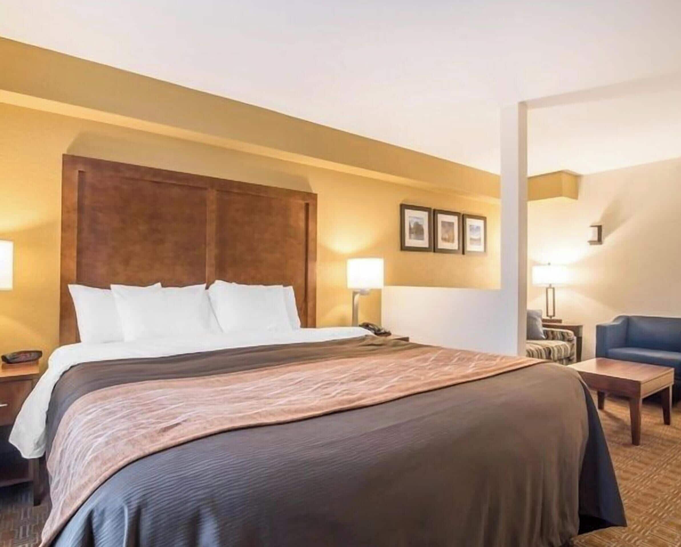 Desk, blackout drapes, iron/ironing board, free WiFi