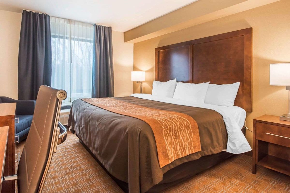 Desk, blackout drapes, iron/ironing board, free WiFi