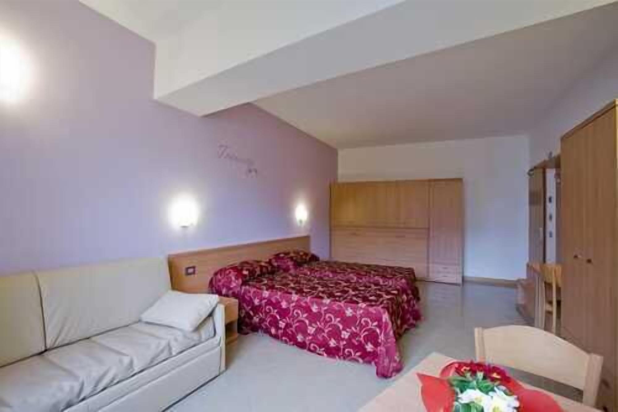 Camera | 1 camera, minibar, una cassaforte in camera, una scrivania