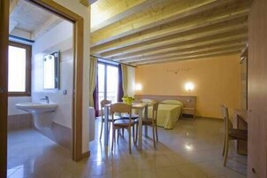 Room | 1 bedroom, minibar, in-room safe, desk