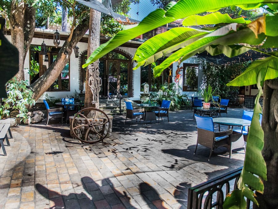 المنطقة المحيطة بالمنشأة