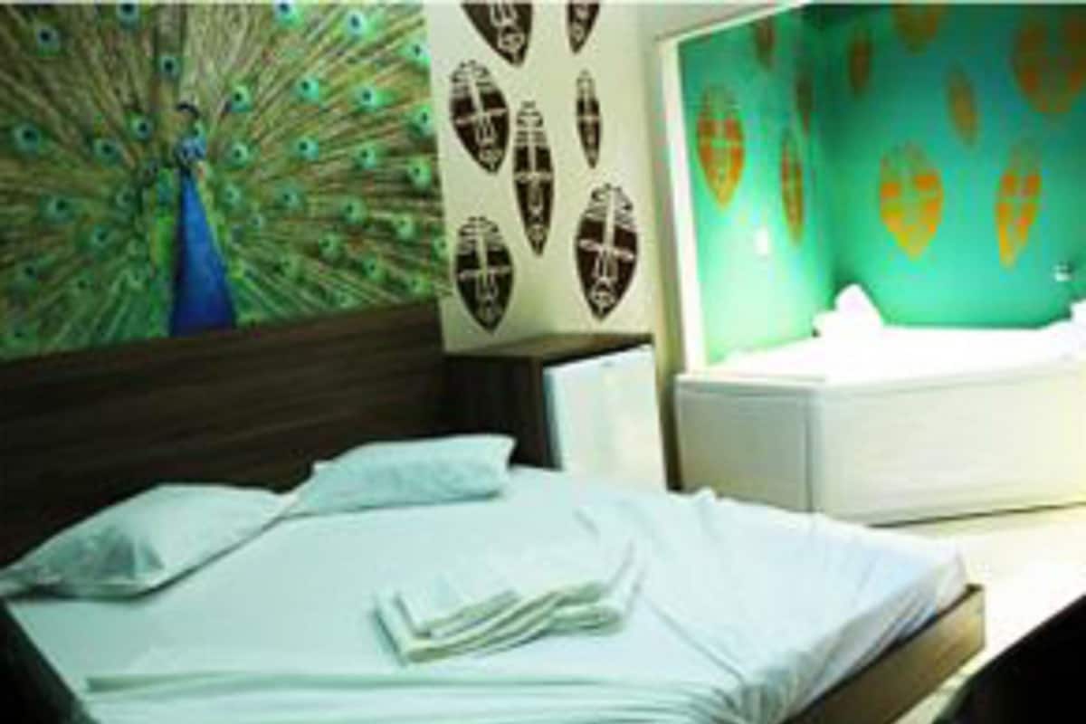 Grand Suite, 1 Double Bed | Blackout drapes, iron/ironing board, free WiFi, bed sheets