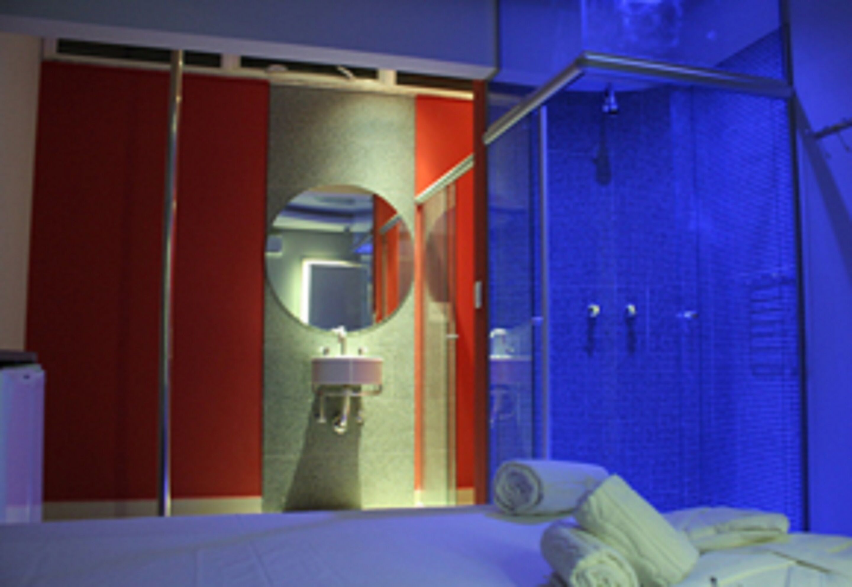 Suite, 1 Double Bed | Bathroom | Shower, free toiletries, hair dryer, towels