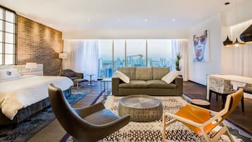 Estudio, 1 cama King size, vista a la ciudad | Caja de seguridad en la habitación y escritorio