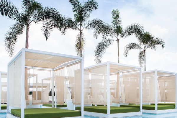 Outdoor pool, sun loungers