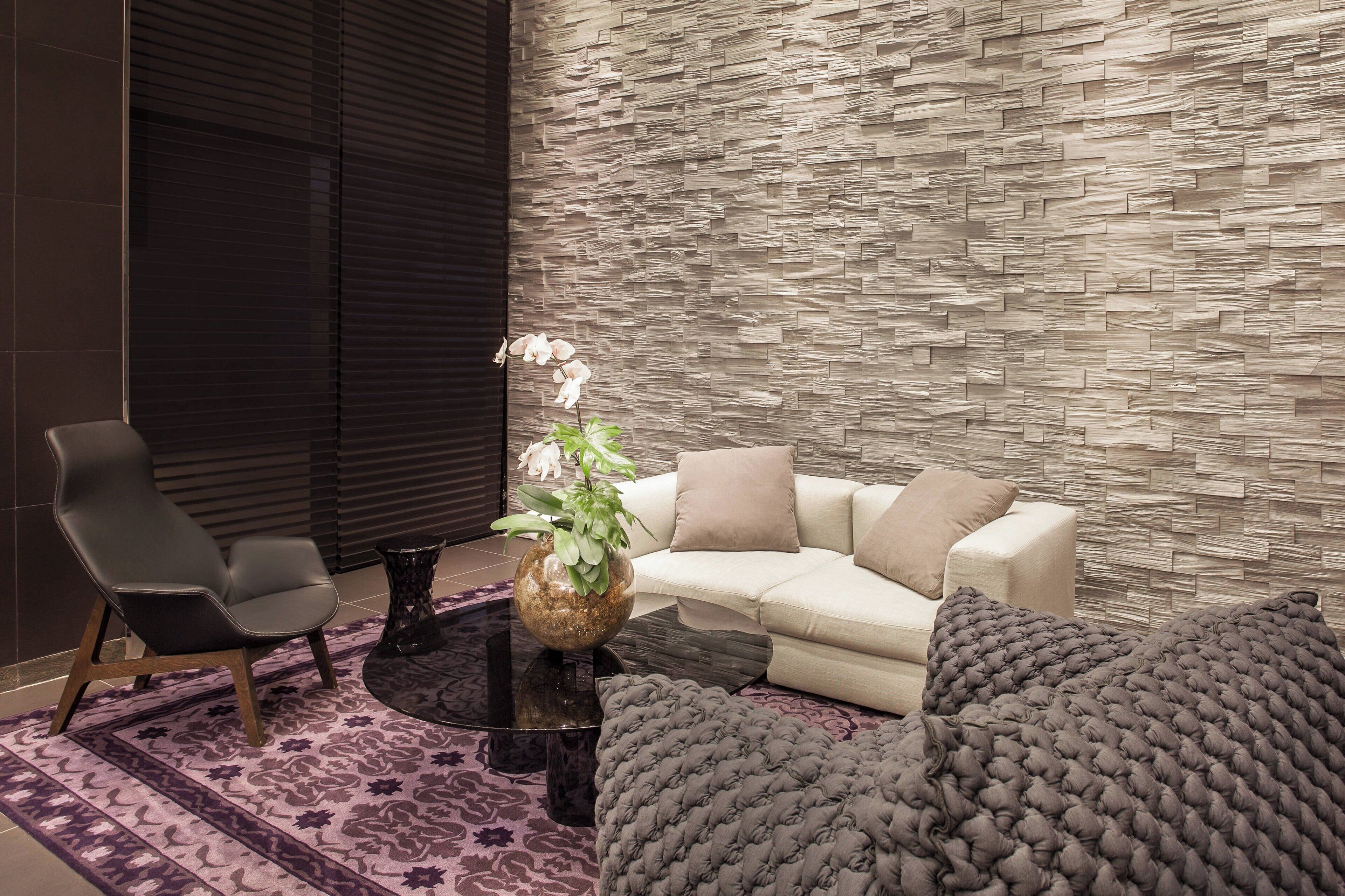 serves lunch and dinner