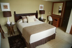 Deluxe Room | 1 bedroom, Frette Italian sheets, premium bedding, down comforters - San Pietro Hotel Boutique (Tlaquepaque)