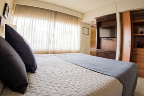 Suite, 2 habitaciones | 1 dormitorio, sábanas italianas Frette, ropa de cama de alta calidad