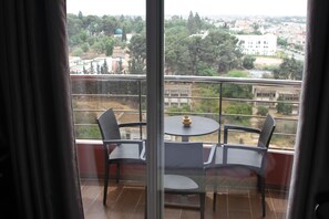 Minibar, in-room safe, desk, blackout curtains - Hôtel Belle Vue & Spa (Meknes)