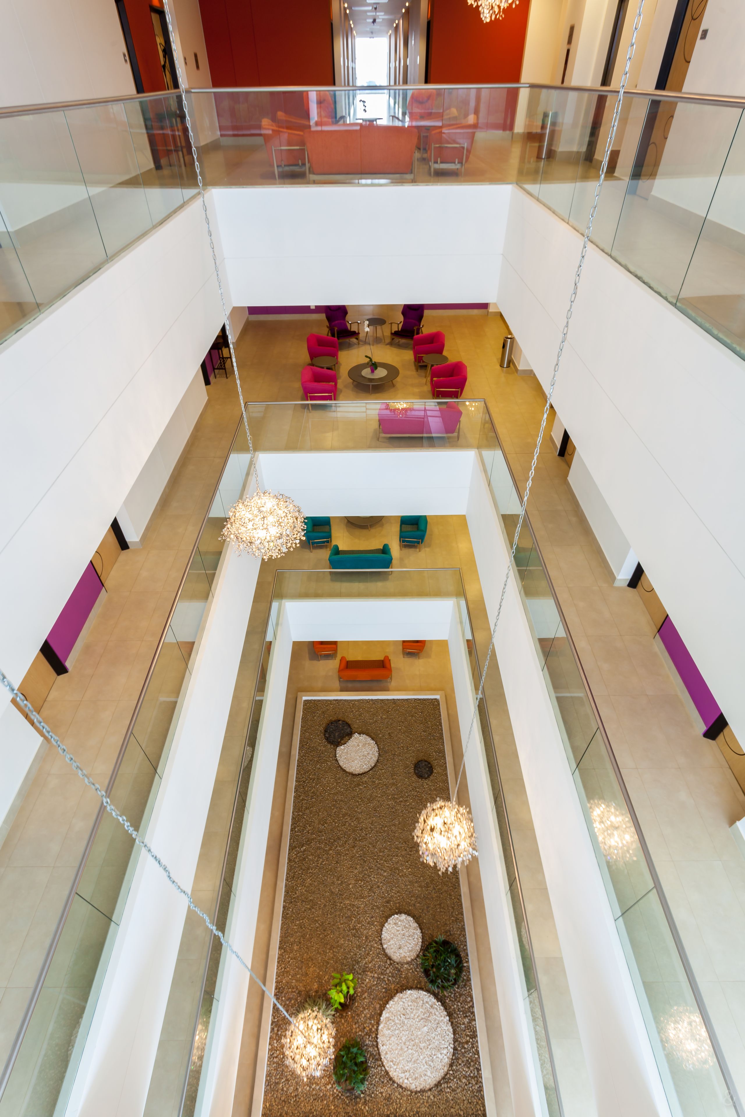 55–tuumainen taulutelevisio, jossa kaapelikanavat