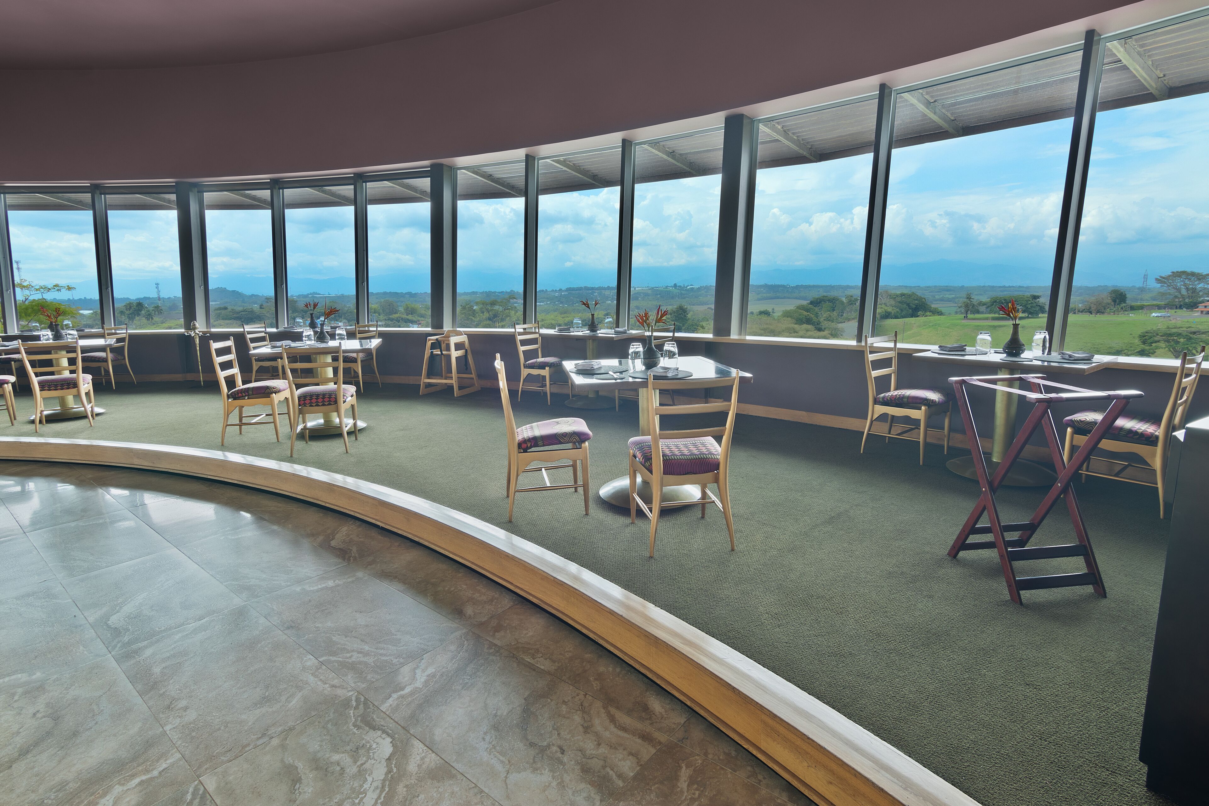 2 restaurants, local and international cuisine