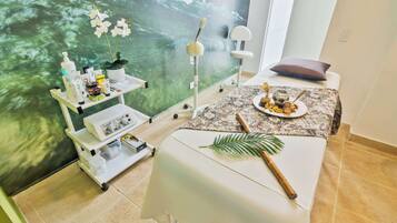 Höyrysauna, kasvohoitoja, 3 hoitohuonetta, hierontapalveluita