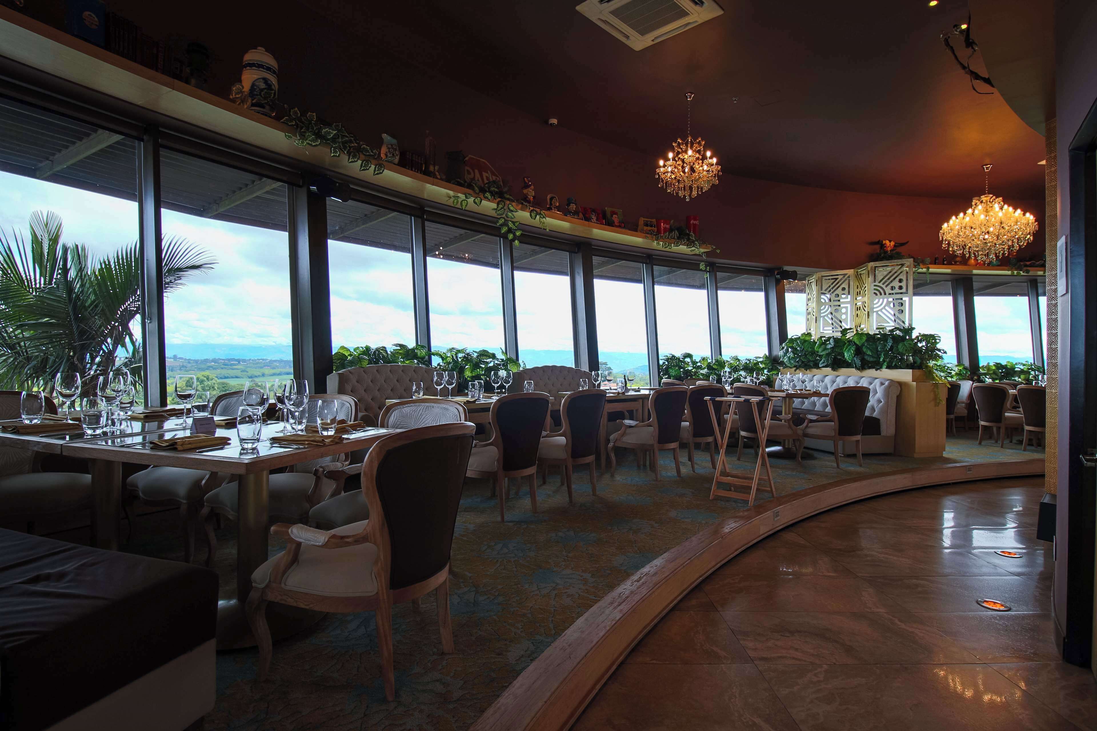 2 restaurants, local and international cuisine