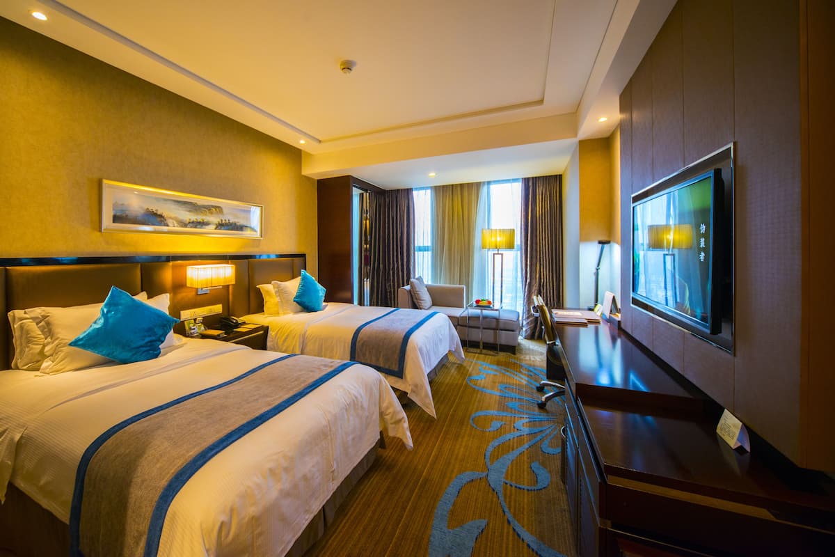 Business Twin Room | In-room safe, blackout curtains, iron/ironing board