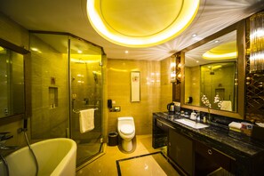 Executive Room | Bathroom | Towels - Chengdu Rising Butterfly Hotel (Chengdu)
