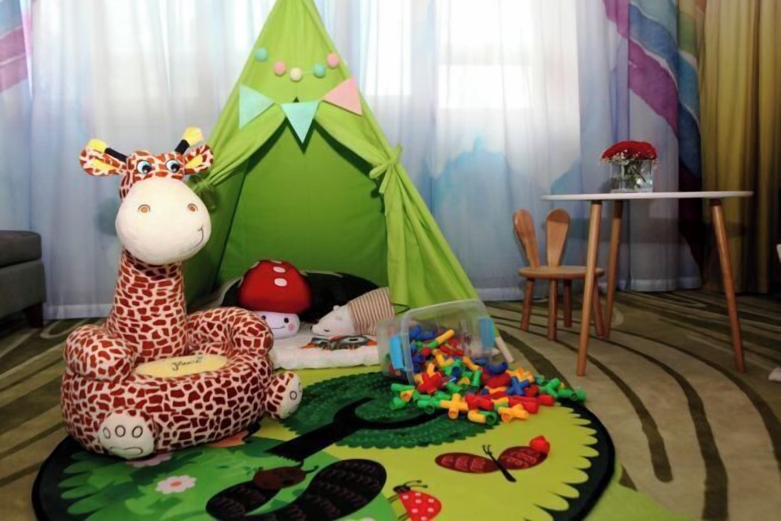 Cribs/infant beds