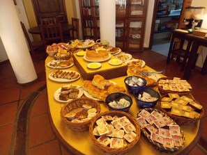 Bao gồm bữa sáng buffet hàng ngày 